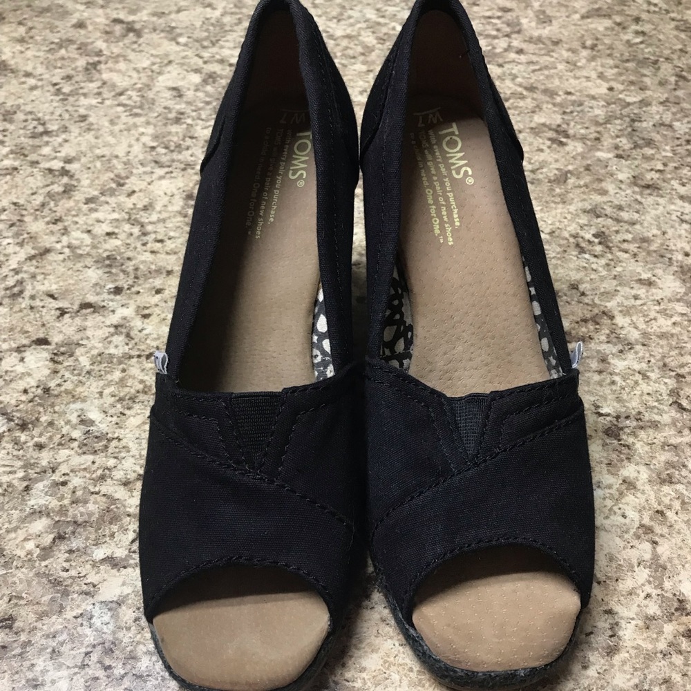 Size 7 TOMS wedges